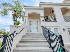 455 Nokomis Ave S, Venice, FL