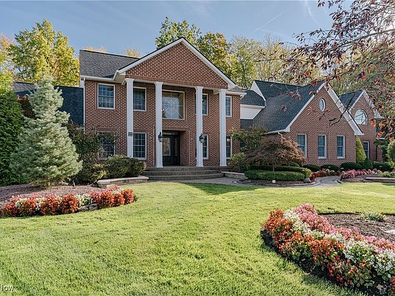 2nd image of 3283 Truxton Pl