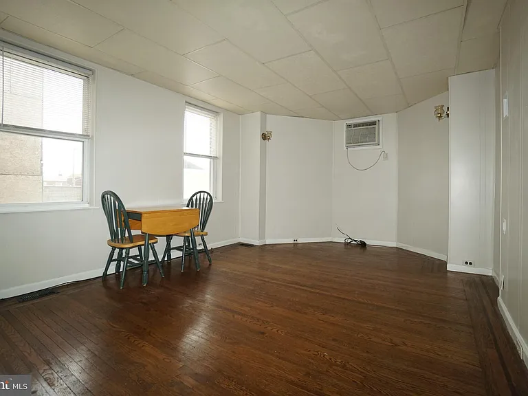 2550 E Somerset St #2 — Photo 2