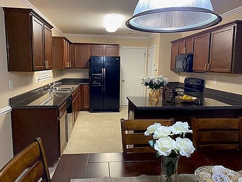 4th image of 620 Wamsutter Ln