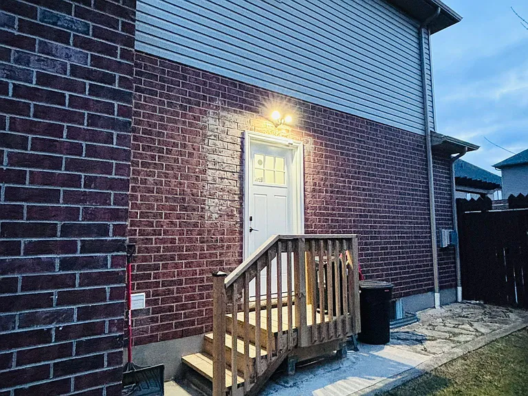 1377 Coronation Dr — Photo 3