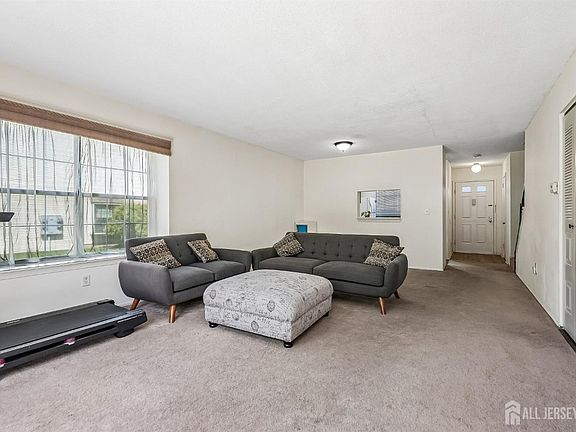 4th image of 289 Bromley Pl