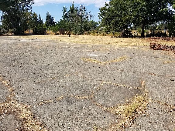 4th image of 2757 Highway 20