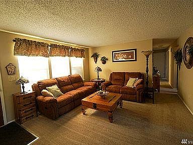 4th image of 7662 Buckthorn Dr NE