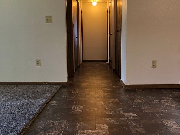 4th image of 1401 12th St E APT 2