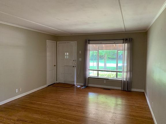 5th image of 1519 E 46th Pl