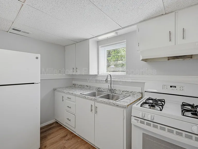 310 S Barrett Ave #101 — Photo 9