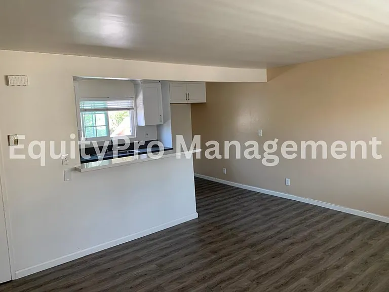 7243 Pickering Ave #D — Photo 1