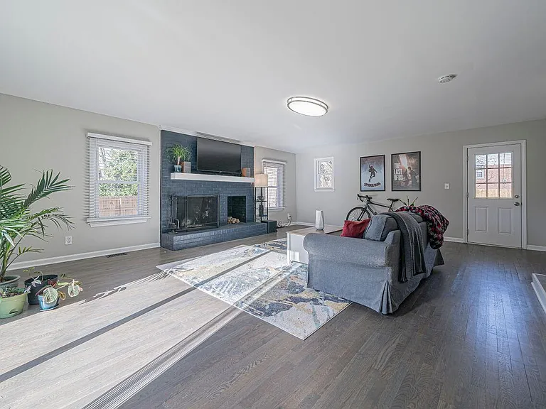 3322 Bell Dr — Photo 10