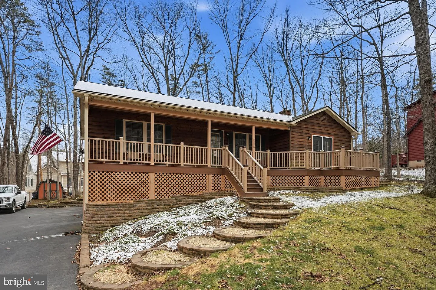 207 Laurel Dr photo 1