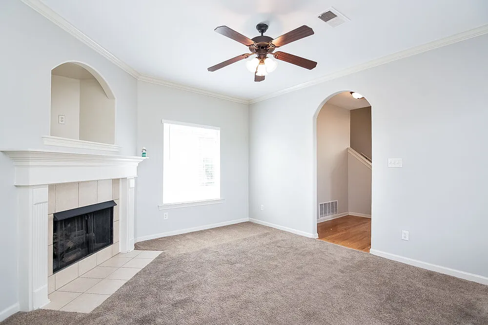 4 bed, 2.0 bath, 1747 sqft, $2,065 — Photo 2