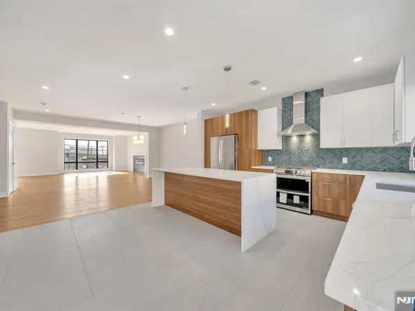 107 Sunset Pl #B, Palisades Park, NJ 07650