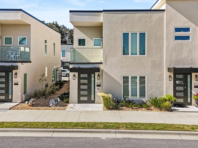 3304 SW 49th Ter — Photo 4