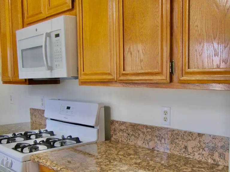 824 Ashley Way — Photo 10