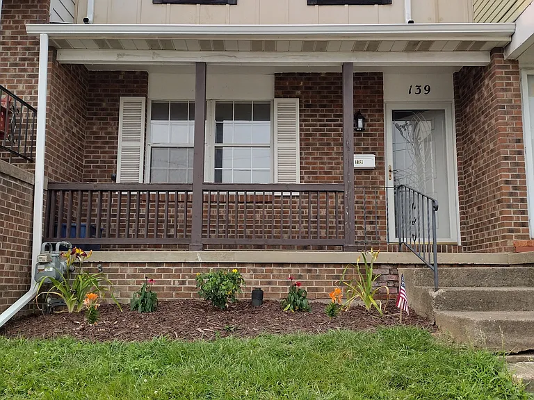 139 E Pike St — Photo 1