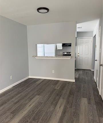 4th image of 905 Aspen Ct APT A