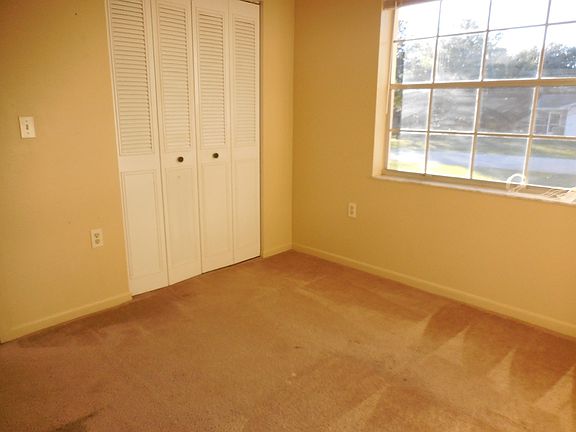 5th image of 425 Marion Oaks Dr