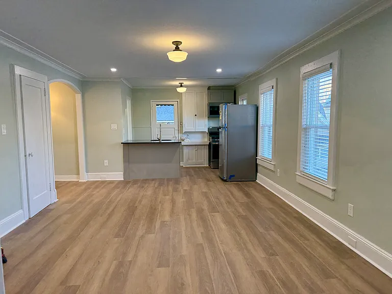 914 Buenzli Ct #2R — Photo 4