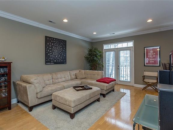 5th image of 6674 N Cornell Ave