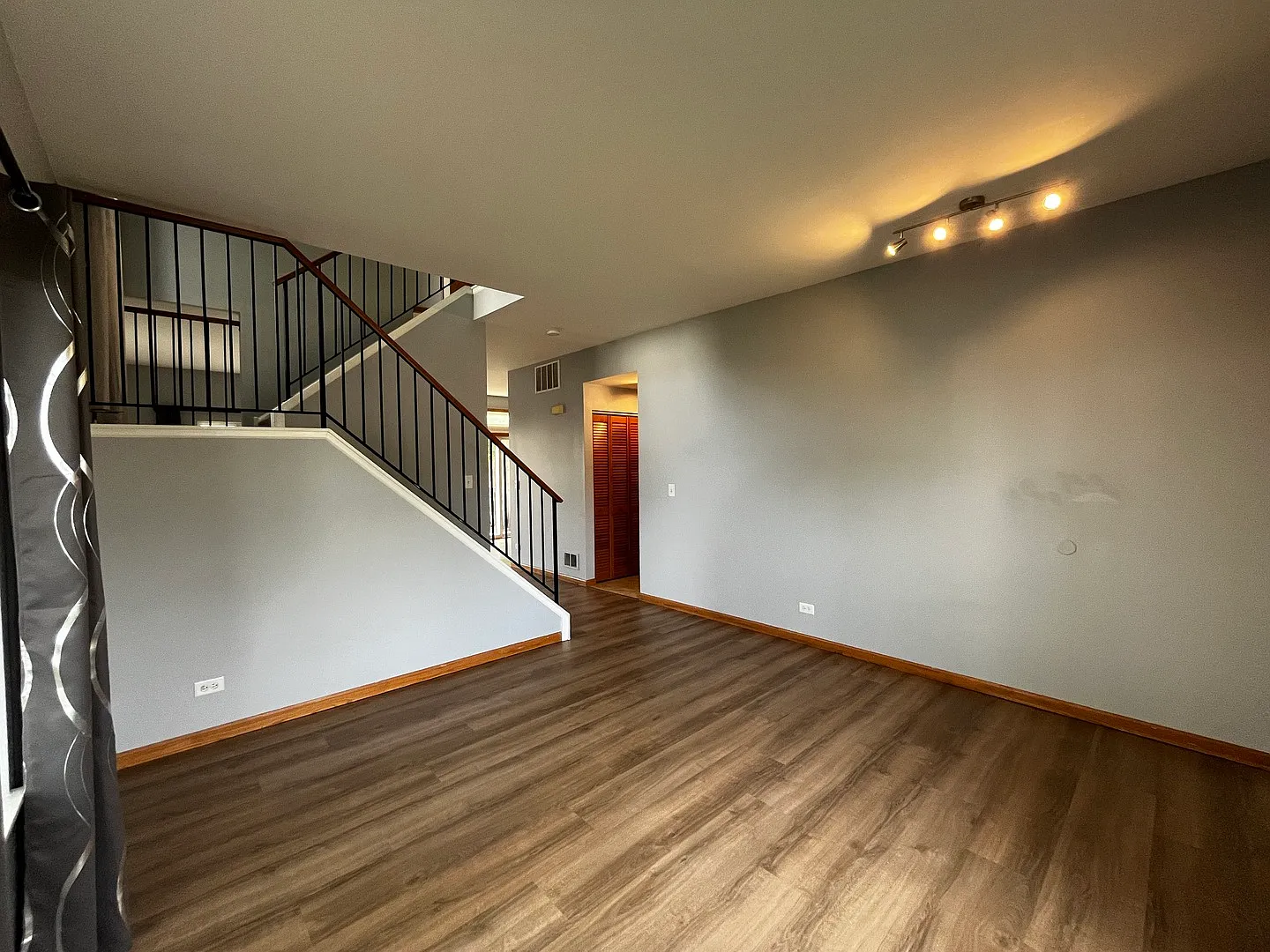 3 bed, 2.5 bath, 1502 sqft, $2,900 — Photo 3