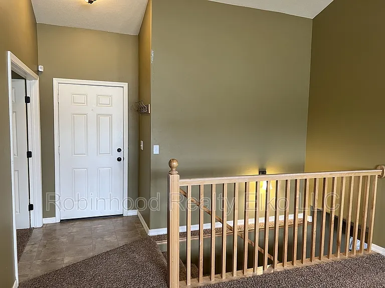 214 Brookwood Dr — Photo 4