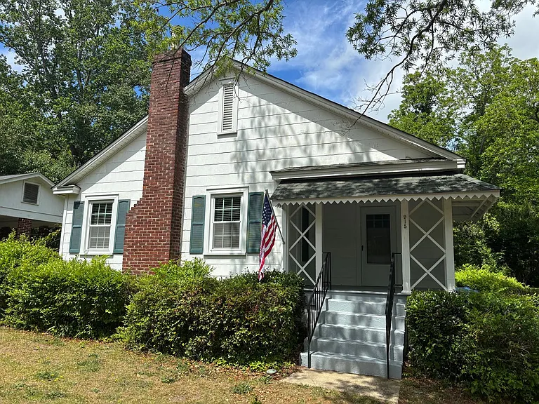 915 Brandon Ave — Photo 1