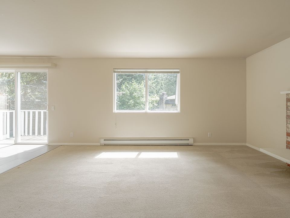1st image of 6107 NE 194th Pl #4