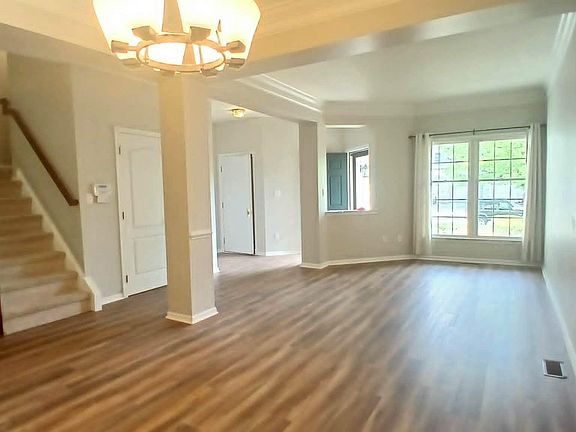 3rd image of 9 Wedgewood Ct