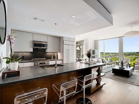5th image of 900 20th Ave S APT 1510
