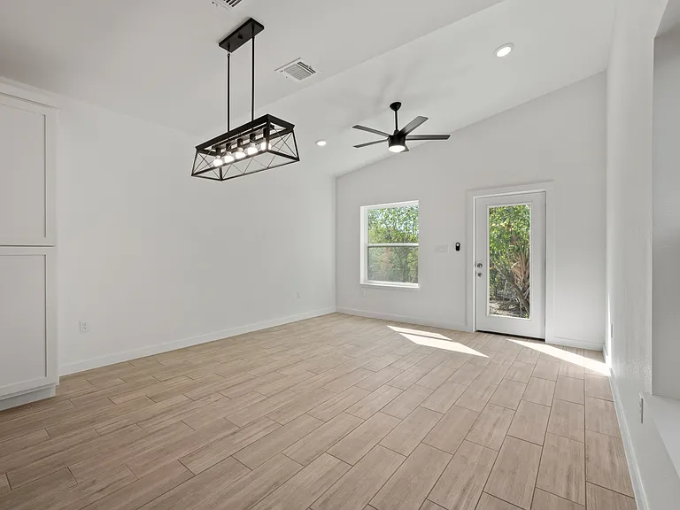 214 Cooper St — Photo 10