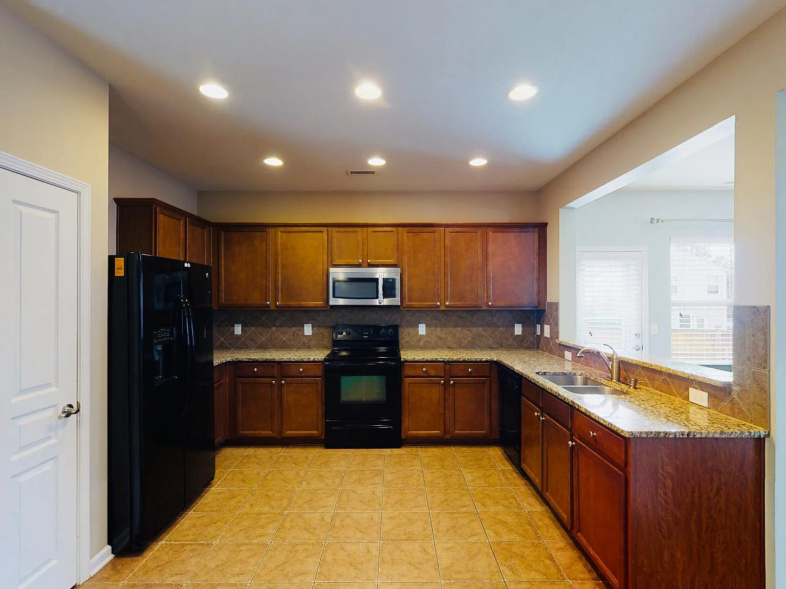 4 bed, 1699 sqft, $2,045 — Photo 4