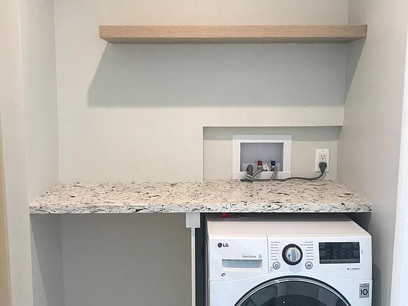 4th image of 7804 Romaine St #4