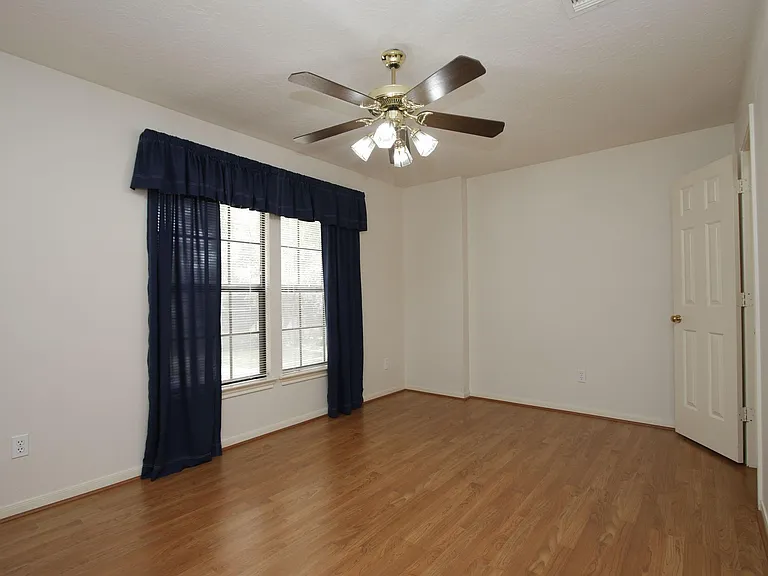13618 Shadow Falls Ct — Photo 35