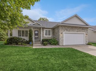 7502 Oakwood Dr, Urbandale, IA 50322