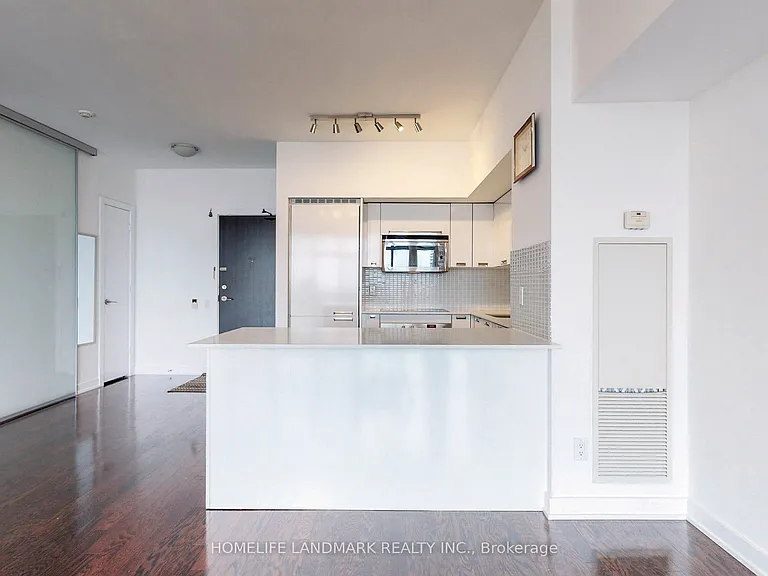 33 Charles St E #3406 — Photo 11