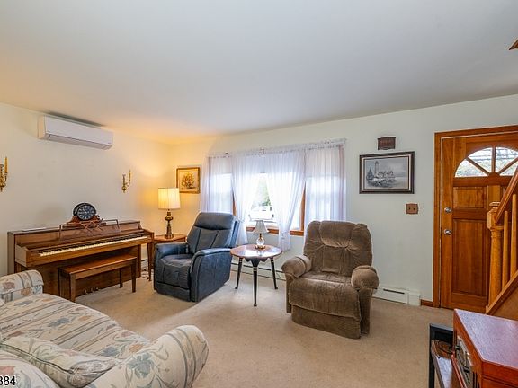 5th image of 1045 Preakness Ave
