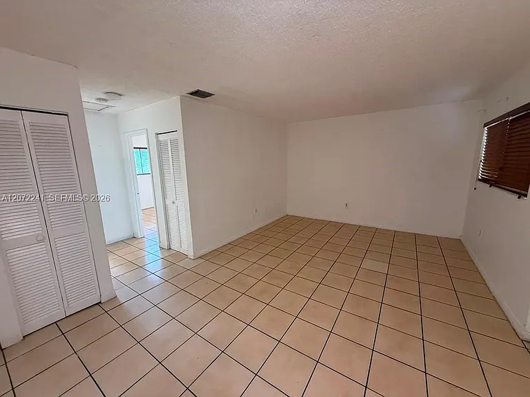 1501 W 42nd St #208 — Photo 3