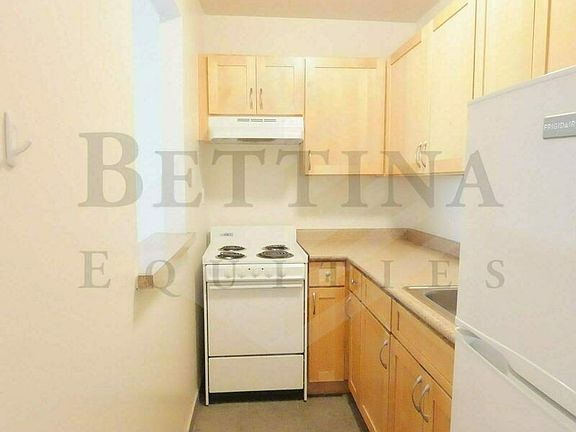 4th image of 128 E 85th St APT 5C