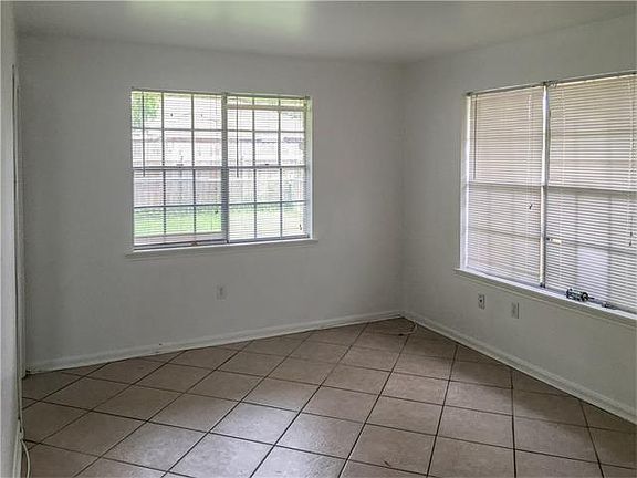 3rd image of 3751 Cypress St
