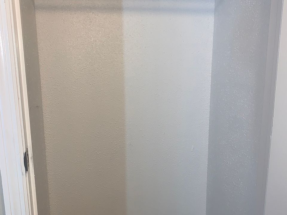 Entrance coat closet