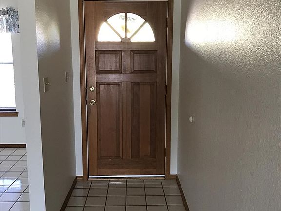 3rd image of 3831 Basswood Dr