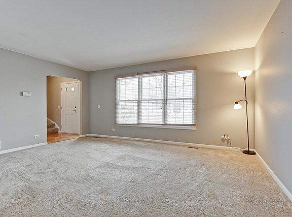4th image of 284 Southgate Dr