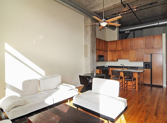 4th image of 758 N Larrabee St APT 306