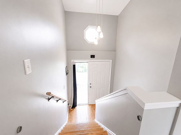 5th image of 812 Maple Ln
