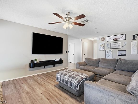 2nd image of 516 Summit Dr
