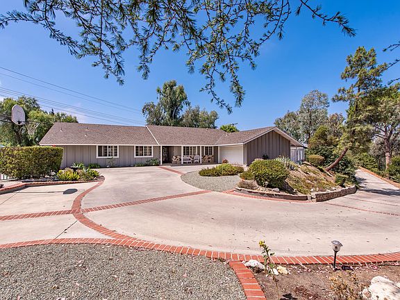 4th image of 1558 La Jolla Dr