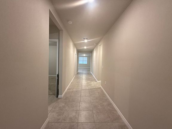 3rd image of 372 Guadlupe St