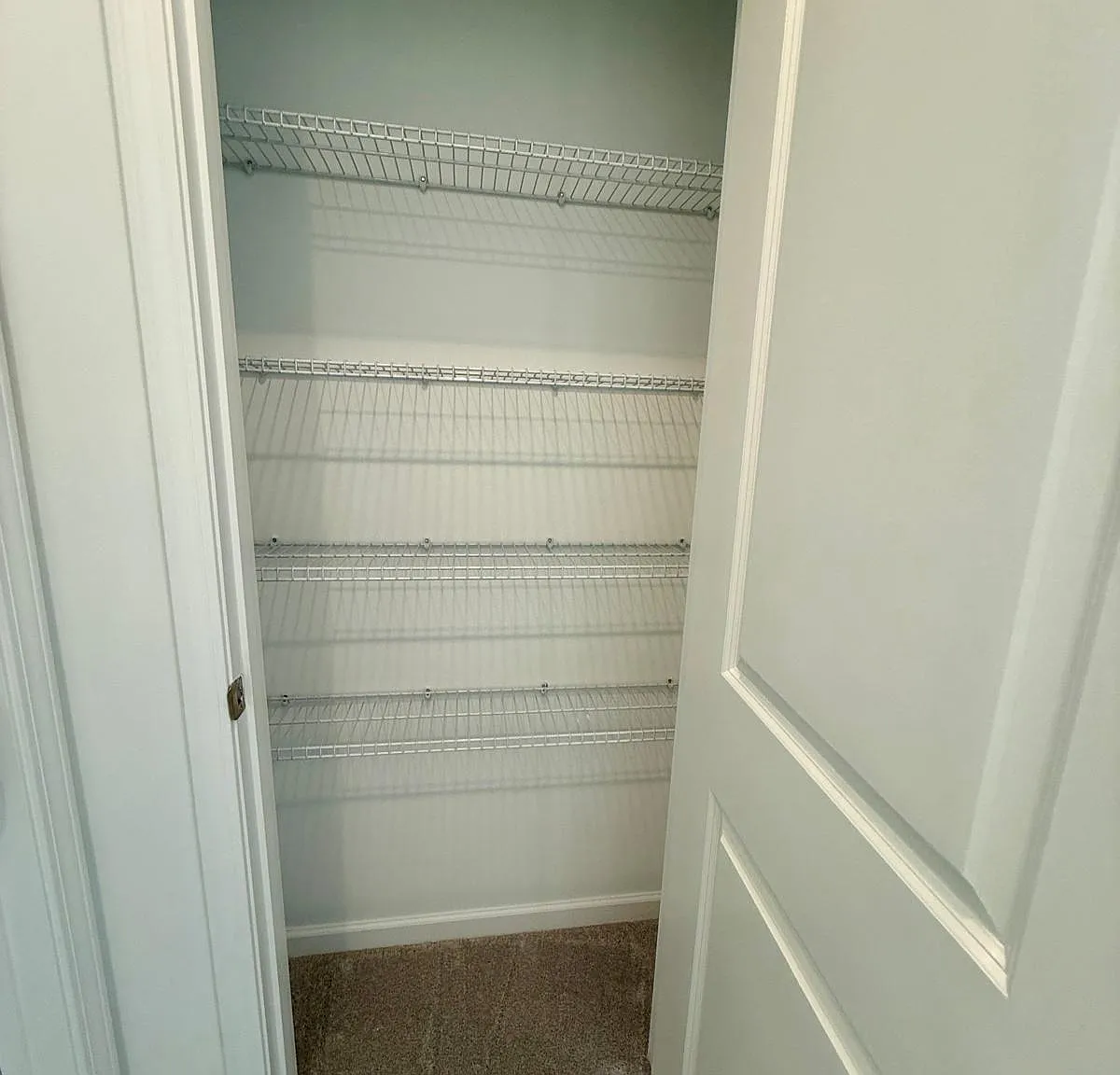 3 bed, 2.5 bath, 1952 sqft, $2,400 — Photo 2