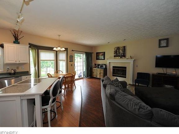 4th image of 23916 Beaumont Dr