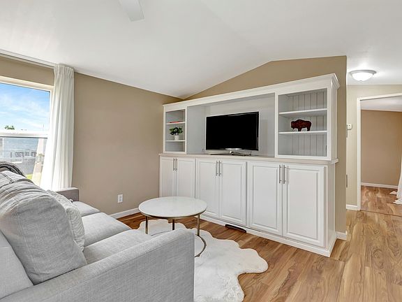 2nd image of 4752 Parent St
